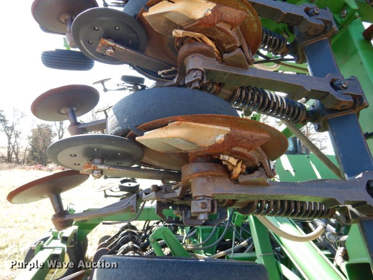image for item GO9073 2001 John Deere 1860 no-till air seeder
