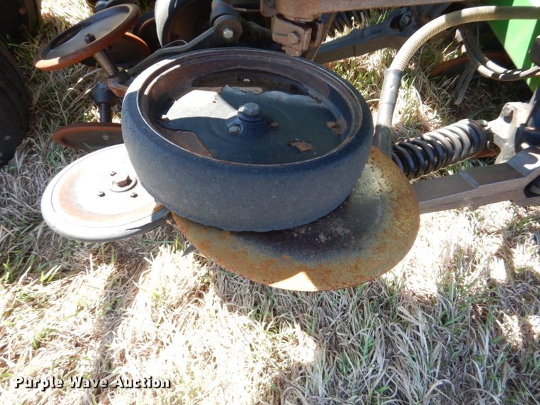 image for item GO9073 2001 John Deere 1860 no-till air seeder
