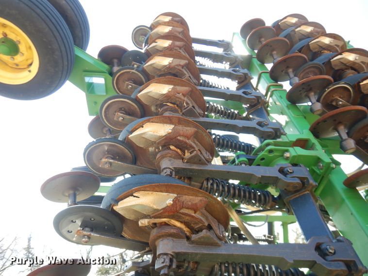 image for item GO9073 2001 John Deere 1860 no-till air seeder