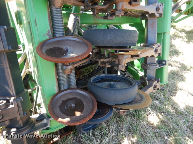 image for item GO9073 2001 John Deere 1860 no-till air seeder