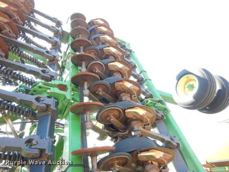 image for item GO9073 2001 John Deere 1860 no-till air seeder