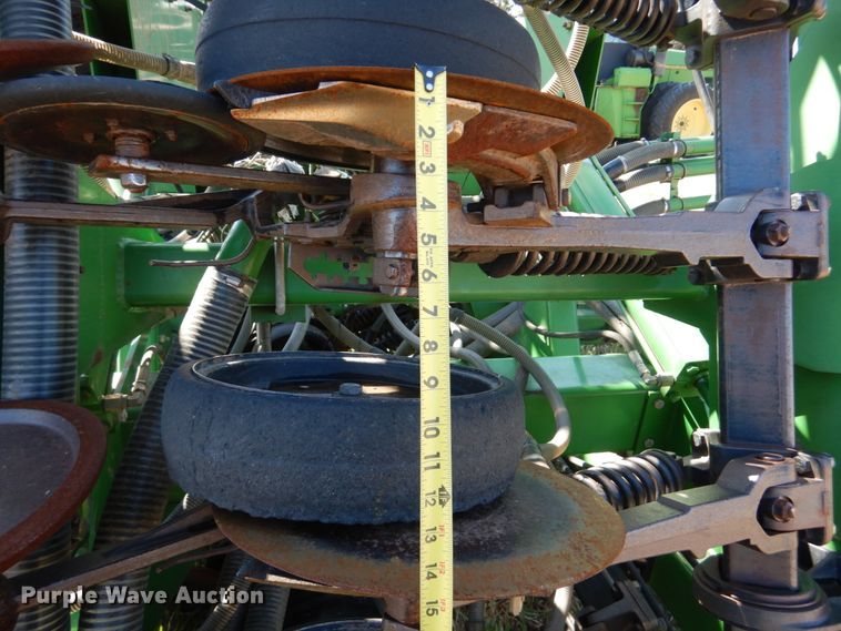 image for item GO9073 2001 John Deere 1860 no-till air seeder