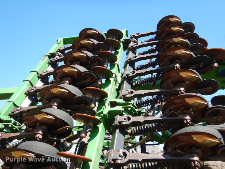 image for item GO9073 2001 John Deere 1860 no-till air seeder