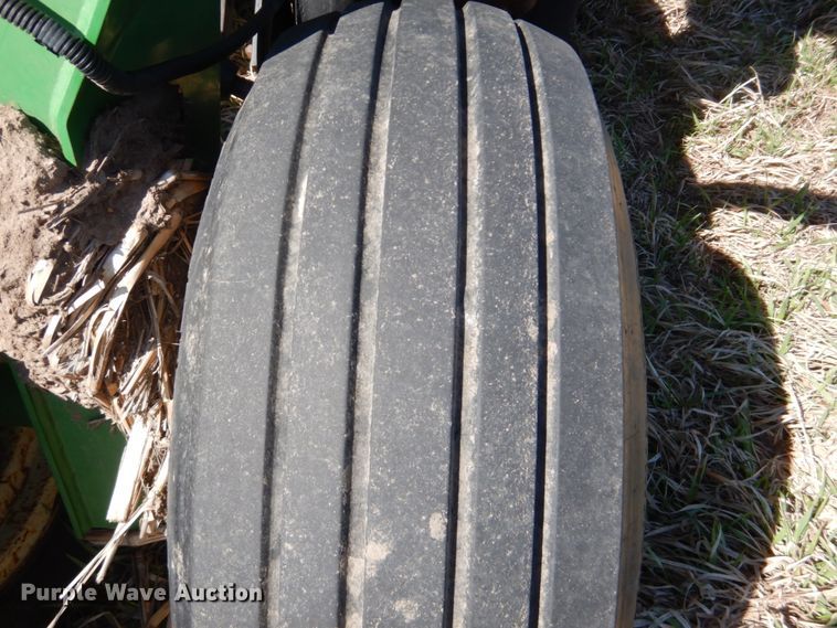 image for item GO9073 2001 John Deere 1860 no-till air seeder