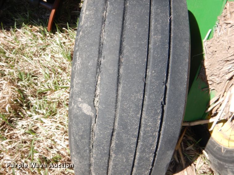 image for item GO9073 2001 John Deere 1860 no-till air seeder