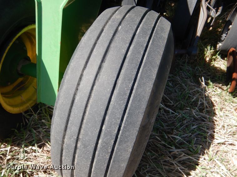 image for item GO9073 2001 John Deere 1860 no-till air seeder