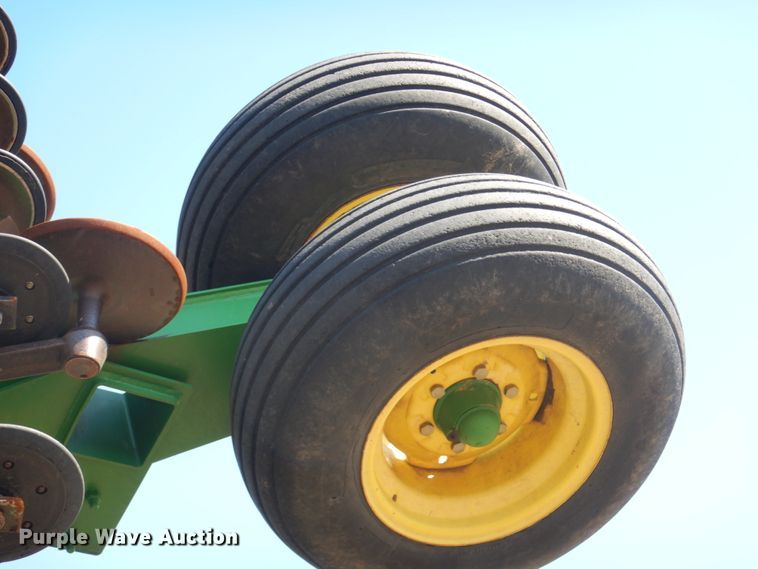 image for item GO9073 2001 John Deere 1860 no-till air seeder