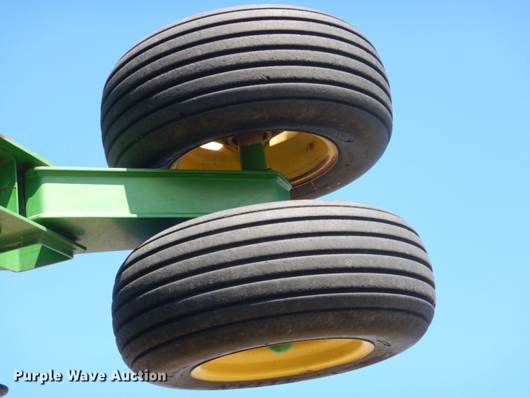 image for item GO9073 2001 John Deere 1860 no-till air seeder