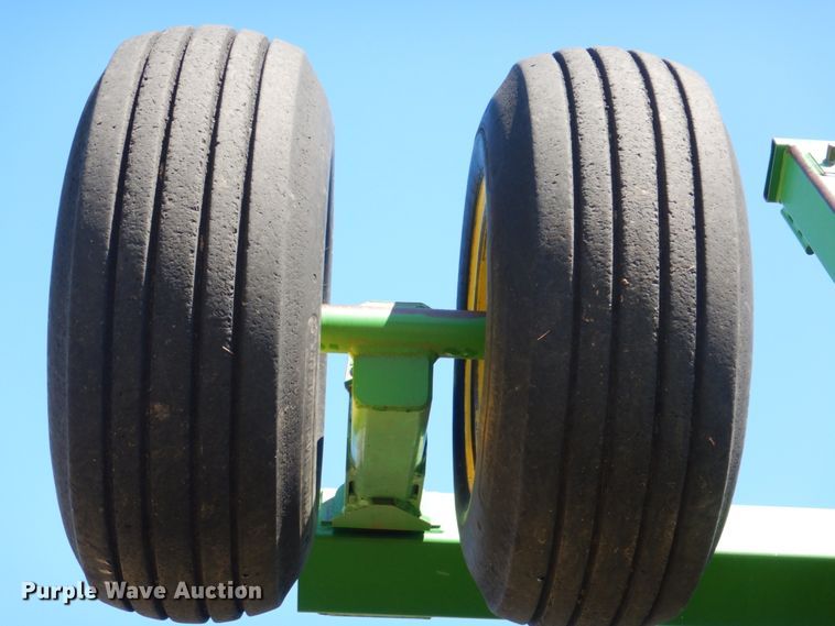 image for item GO9073 2001 John Deere 1860 no-till air seeder