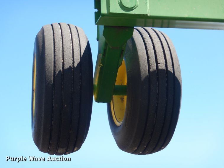 image for item GO9073 2001 John Deere 1860 no-till air seeder