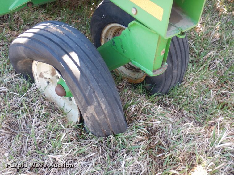 image for item GO9073 2001 John Deere 1860 no-till air seeder