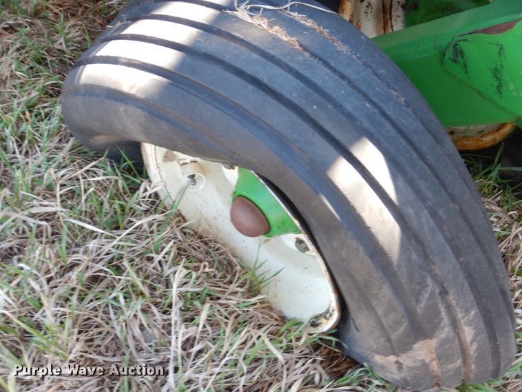 image for item GO9073 2001 John Deere 1860 no-till air seeder