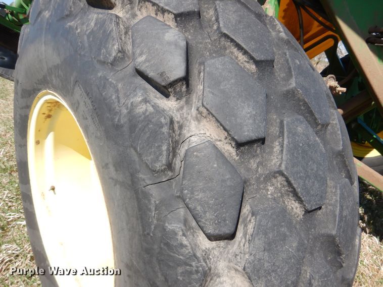 image for item GO9073 2001 John Deere 1860 no-till air seeder