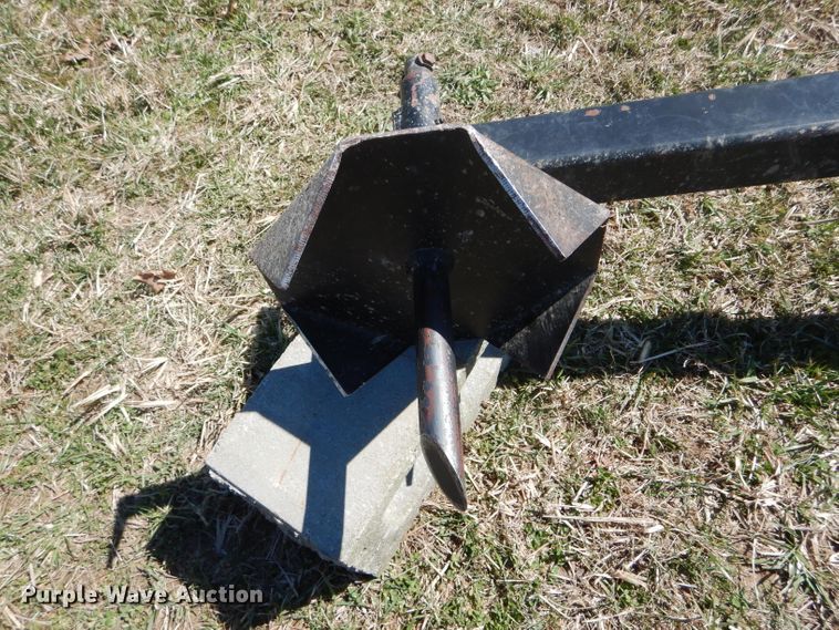 image for item GO9530 Lucas Equipment 469 bale unroller