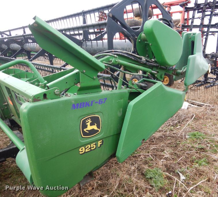 image for item GW9638 1999 John Deere 925F flex head