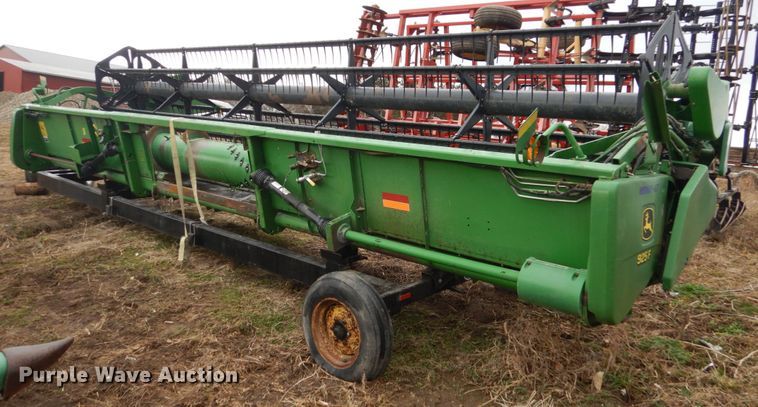 image for item GW9638 1999 John Deere 925F flex head