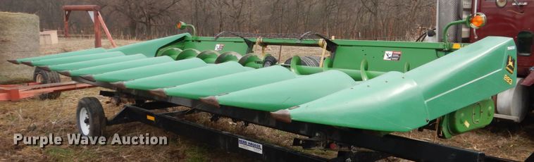 image for item GW9639 1997 John Deere 893 corn head