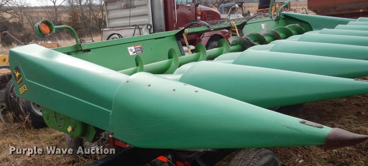 image for item GW9639 1997 John Deere 893 corn head