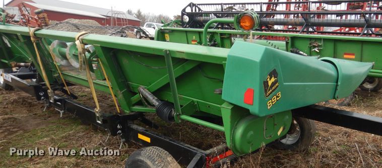 image for item GW9639 1997 John Deere 893 corn head