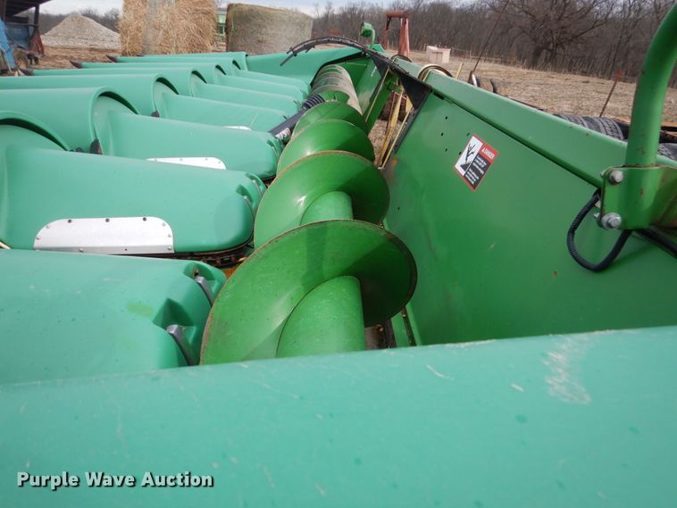image for item GW9639 1997 John Deere 893 corn head