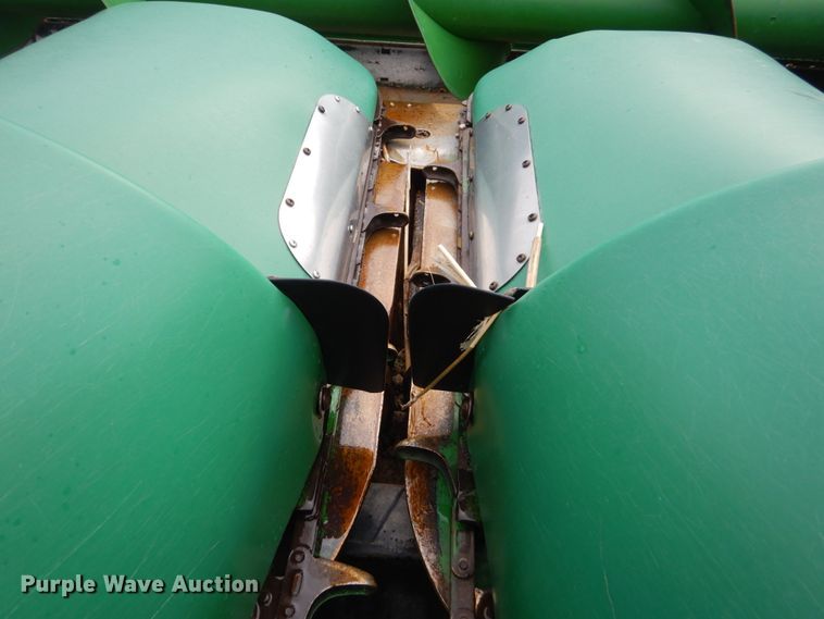 image for item GW9639 1997 John Deere 893 corn head