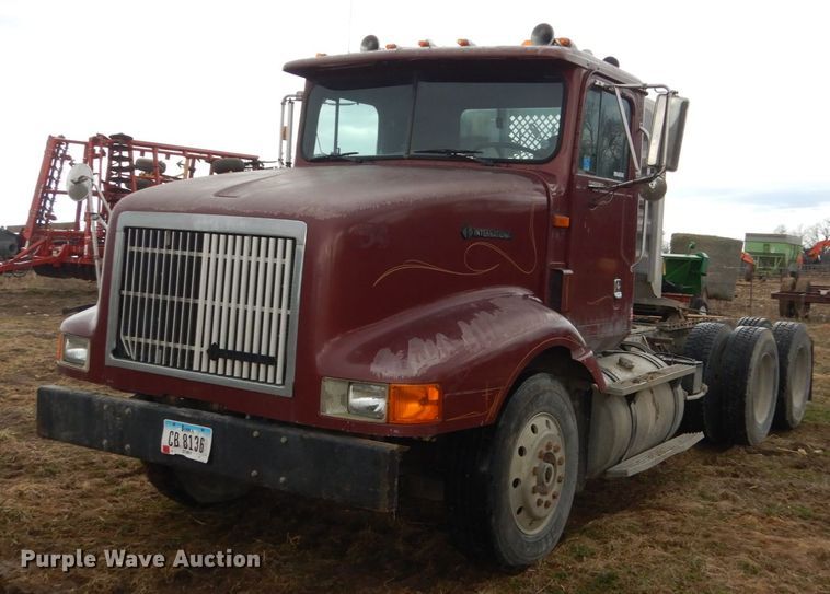 image for item GW9640 1996 International 9200 semi truck