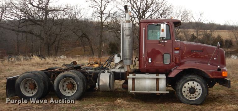 image for item GW9640 1996 International 9200 semi truck