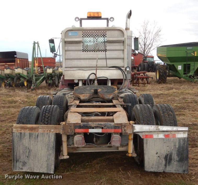 image for item GW9640 1996 International 9200 semi truck