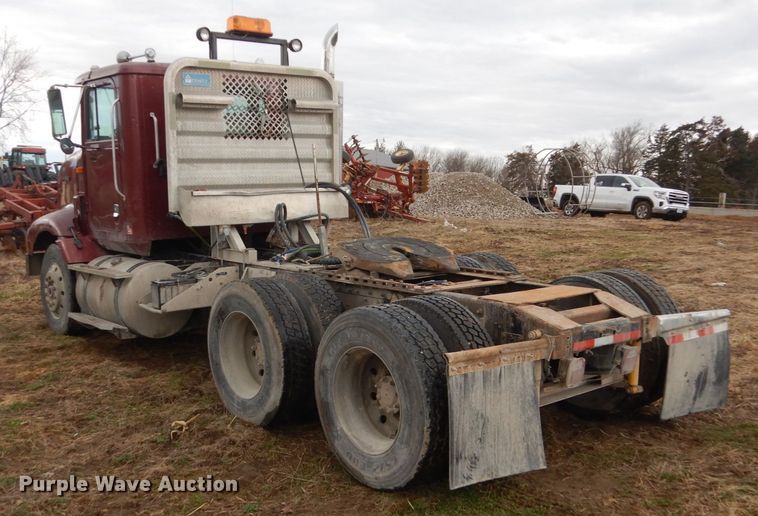 image for item GW9640 1996 International 9200 semi truck