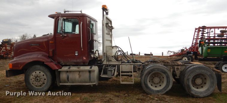 image for item GW9640 1996 International 9200 semi truck