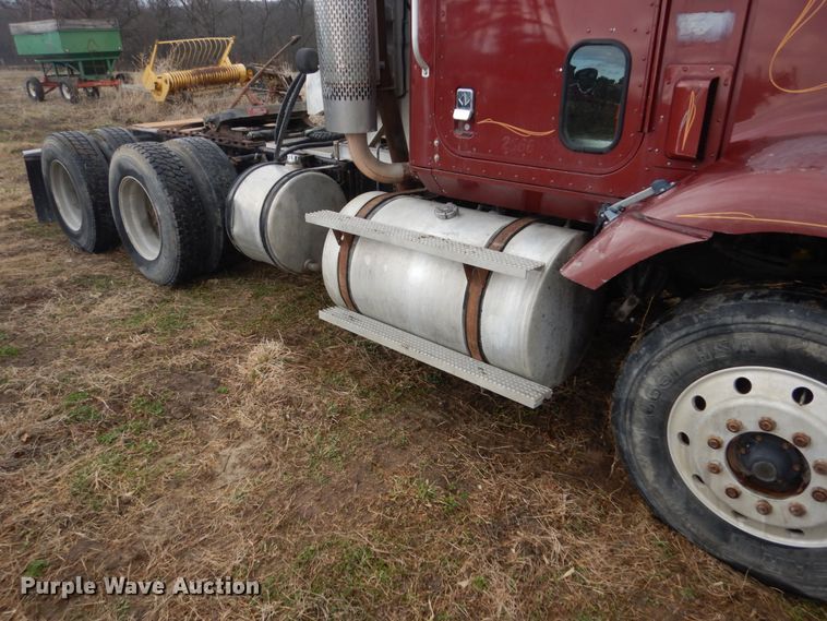 image for item GW9640 1996 International 9200 semi truck