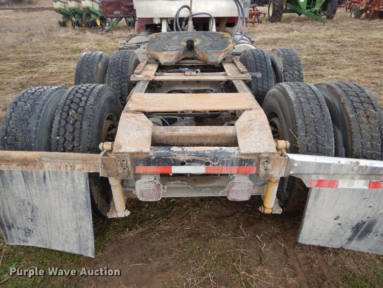 image for item GW9640 1996 International 9200 semi truck