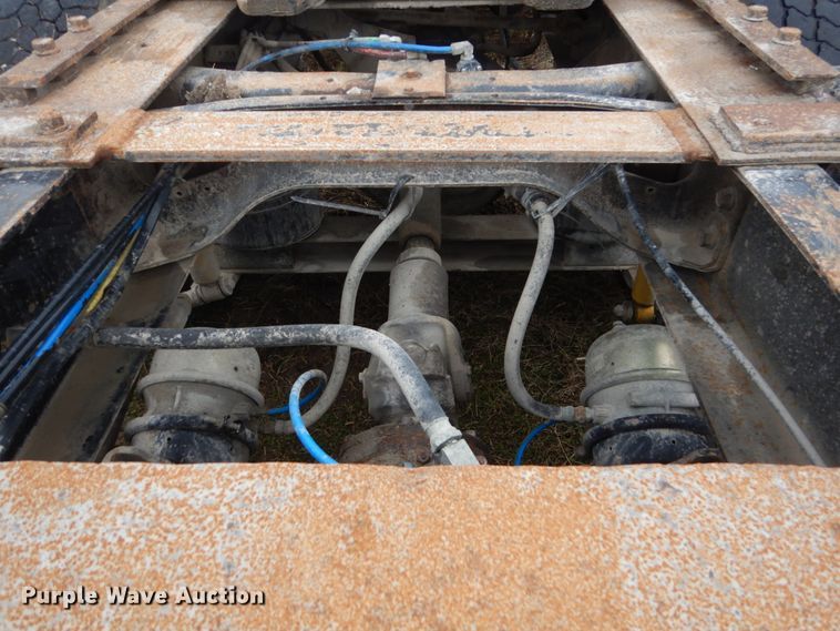 image for item GW9640 1996 International 9200 semi truck