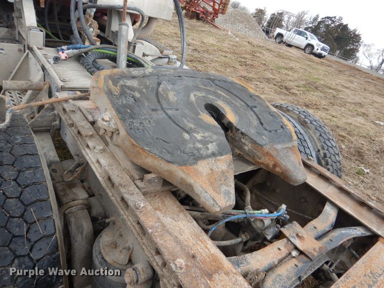 image for item GW9640 1996 International 9200 semi truck