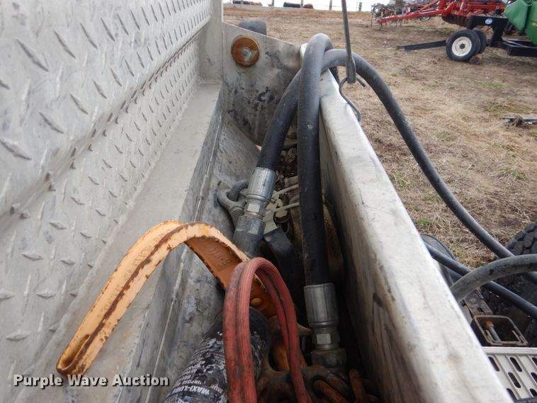 image for item GW9640 1996 International 9200 semi truck