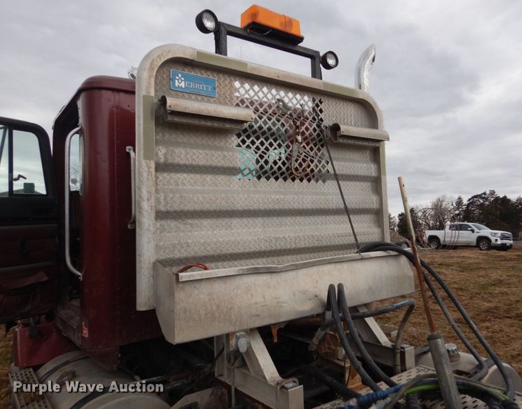 image for item GW9640 1996 International 9200 semi truck