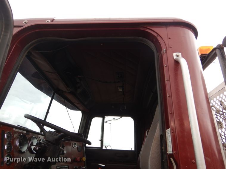 image for item GW9640 1996 International 9200 semi truck