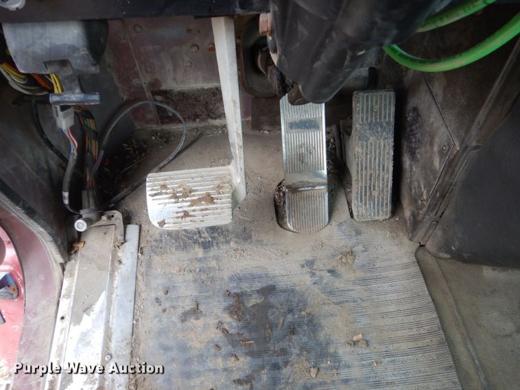 image for item GW9640 1996 International 9200 semi truck