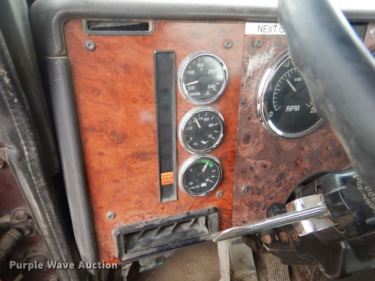 image for item GW9640 1996 International 9200 semi truck