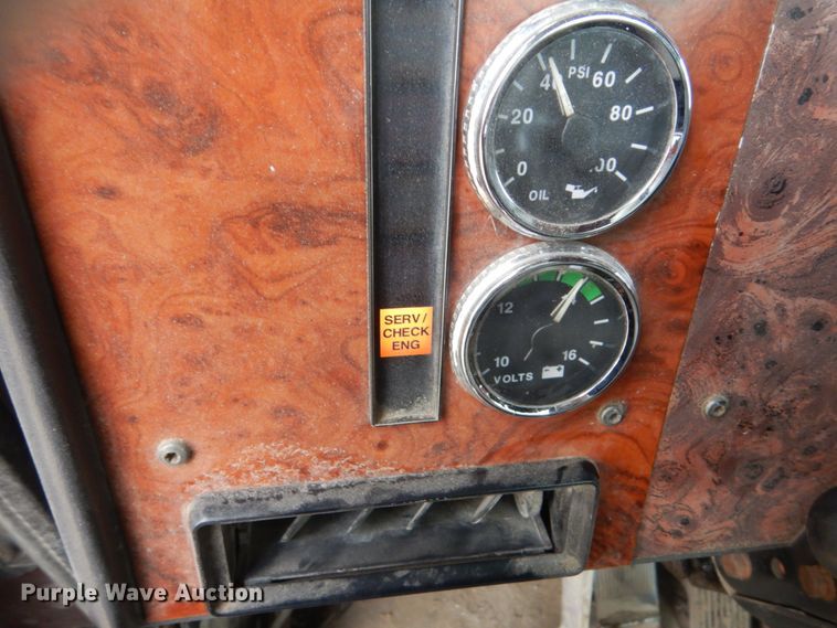 image for item GW9640 1996 International 9200 semi truck