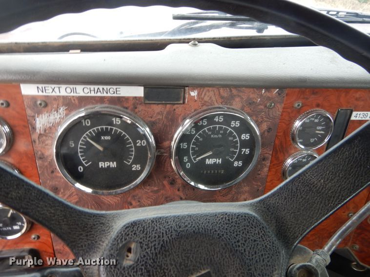 image for item GW9640 1996 International 9200 semi truck