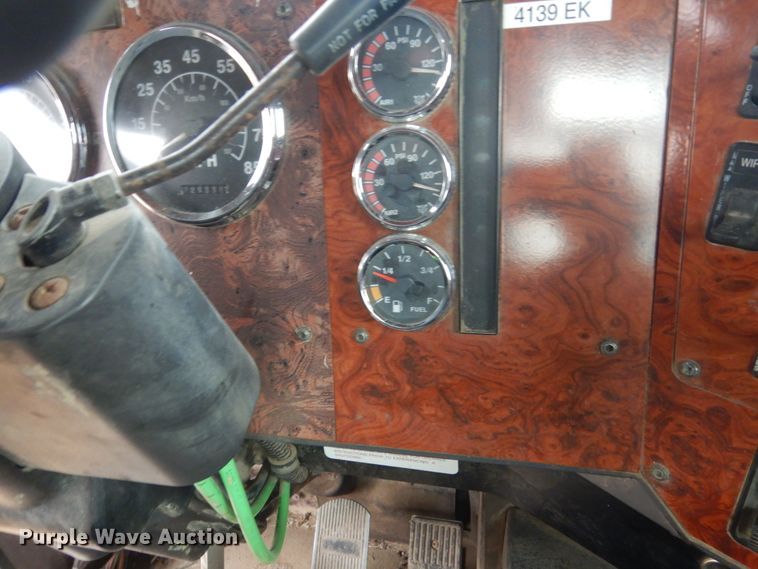 image for item GW9640 1996 International 9200 semi truck