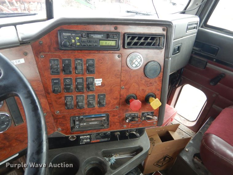 image for item GW9640 1996 International 9200 semi truck