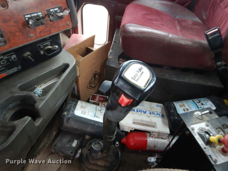 image for item GW9640 1996 International 9200 semi truck