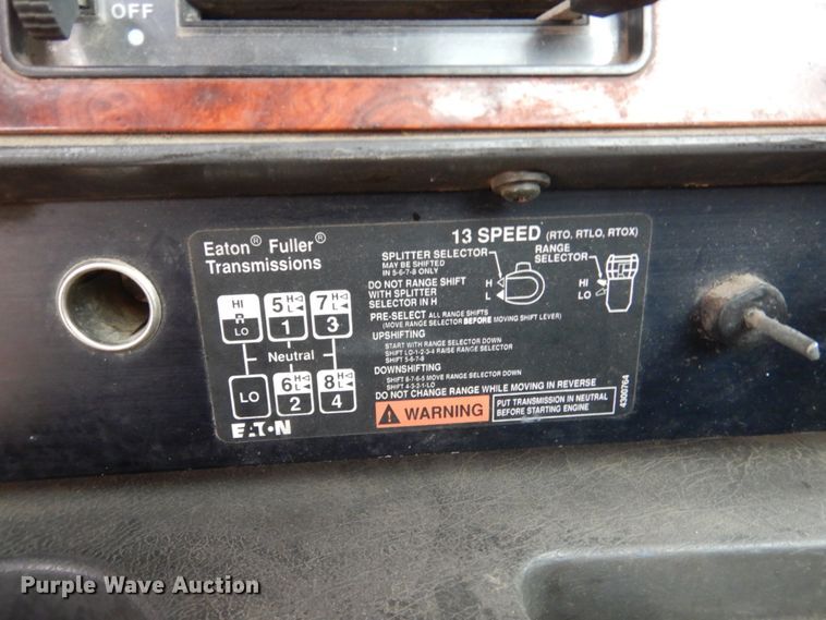 image for item GW9640 1996 International 9200 semi truck