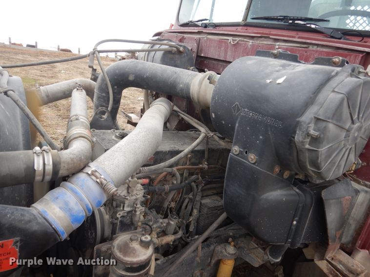 image for item GW9640 1996 International 9200 semi truck