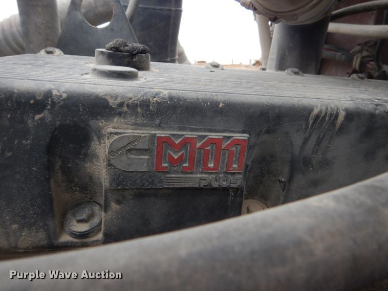 image for item GW9640 1996 International 9200 semi truck