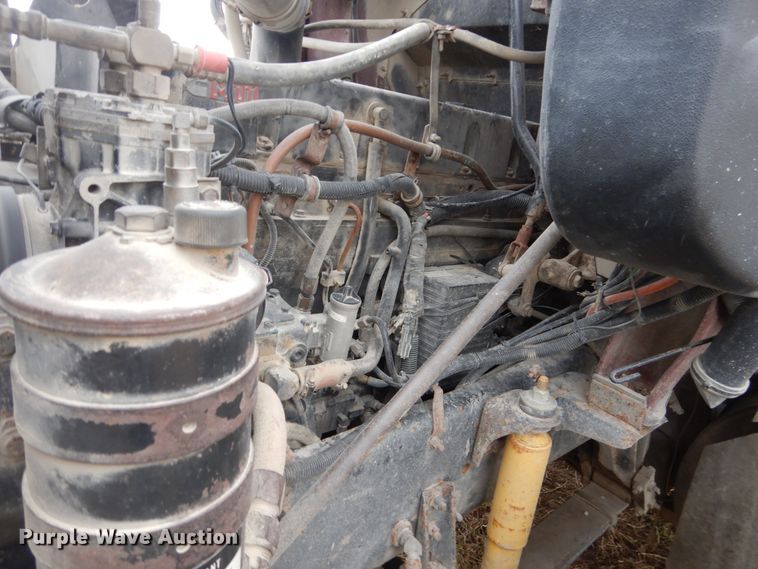 image for item GW9640 1996 International 9200 semi truck