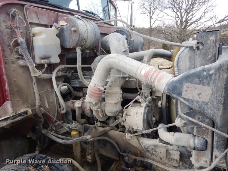 image for item GW9640 1996 International 9200 semi truck