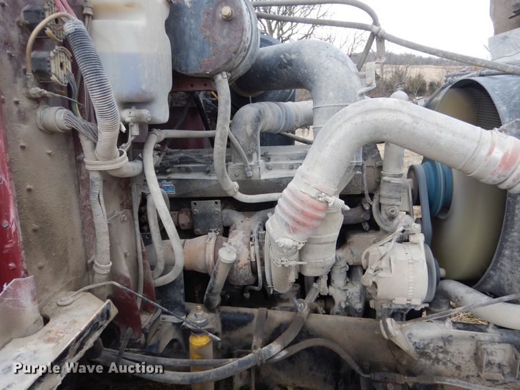 image for item GW9640 1996 International 9200 semi truck